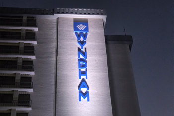 DVT Light PJ-5 RGBW Outdoor LED Wash Lights shining on Wyndham logo Wyndham I-Drive Avanti Resort & Conference Center, Orlando, Florida